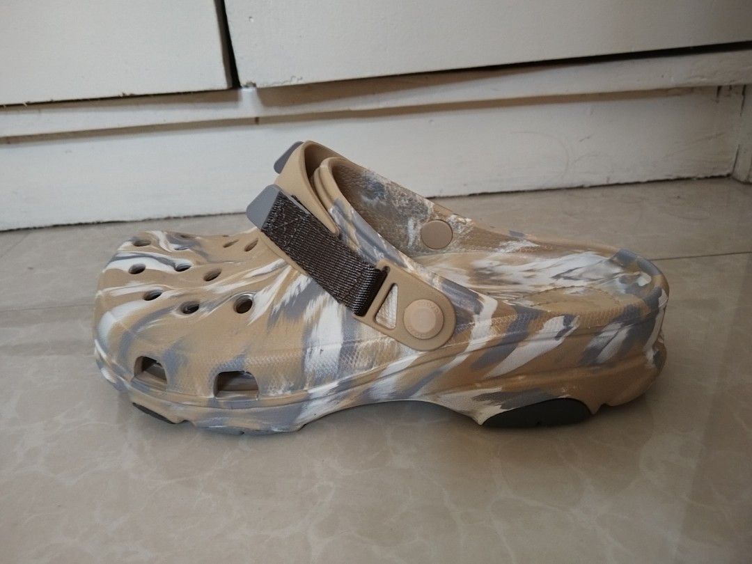 Crocs All Terrain Clogs in Chai Multi (Category: Casual Shoes) located in Cainta. Submitted by randomkolehiyala (Listing ID 1258345273, Image 3). Description: Used once in a dry, below 10-min walk sa campus. 100% Legit, bought online from HerNuevoz, Singapore (pwede niyo ipa-legit check ang store sa FB groups!) M8/W10 In-store price is P3995 RFS: 1 size bigger sa akin Don't have the bag and the tags anymore, naitapon ni mama huhu. I can send rece