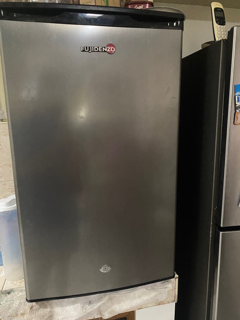 Fujidenzo Upright Freezer, TV & Home Appliances, Kitchen Appliances, Refrigerators and Freezers