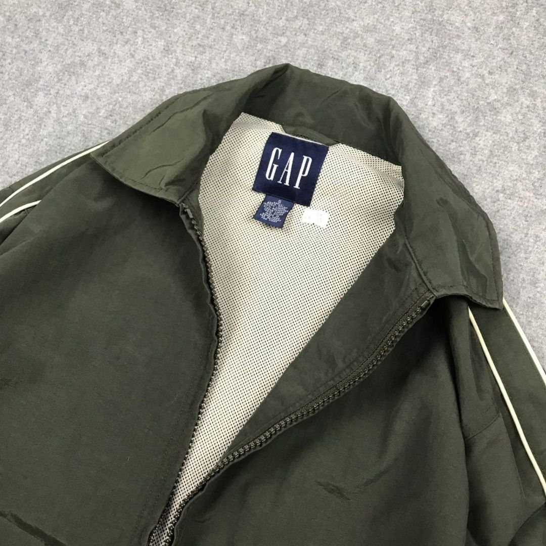 Gap hotsell windbreaker jacket