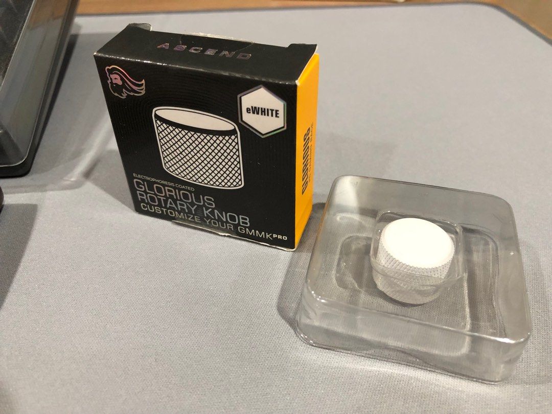 Glorious Rotary Knob (white) (Category: Computer Keyboard) located in Malabon City. Submitted by kingdaryl (Listing ID 1258261050, Image 2). Description: Mounted only ONCE then placed back in the packaging. No issues with the knob..