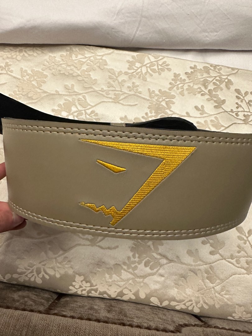 Gym belt gymshark, Olah Raga, Baju Olahraga di Carousell