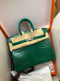 🆕 AUTHENTIC BIRKIN 25 VERT AMANDE GHW, Luxury, Bags & Wallets on Carousell