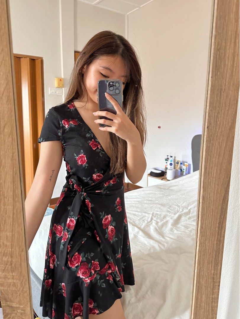 H&m floral skater hotsell dress