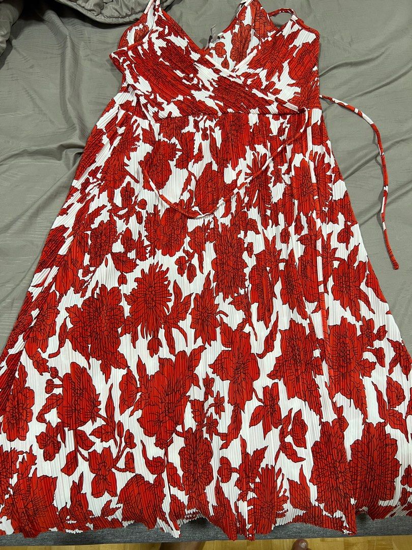 H&m red pleated dress on sale