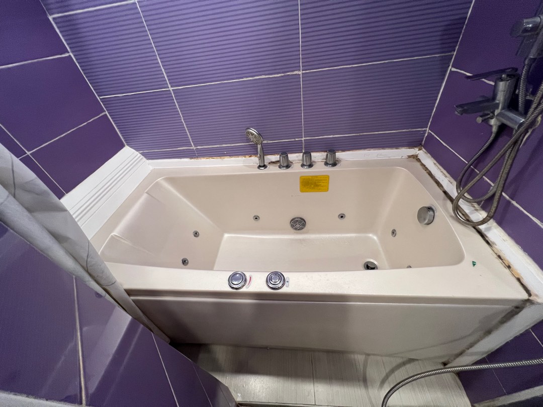 Jacuzzi, Furniture & Home Living, Bathroom & Kitchen Fixtures on Carousell