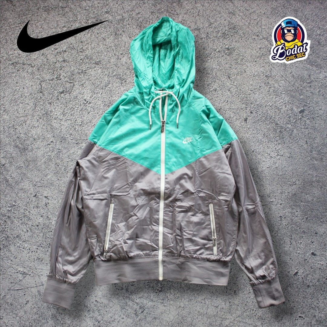 Jaket Running Nike Fesyen Pria Pakaian Atasan di Carousell