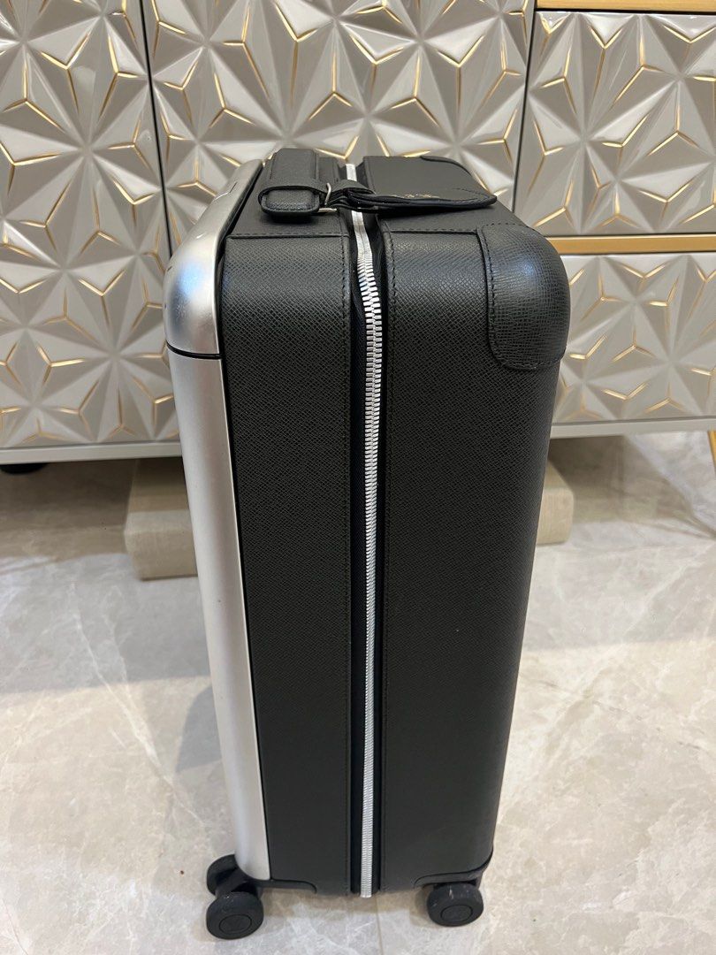 Louis Vuitton Horizon 55 Black Suitcase/Luggage