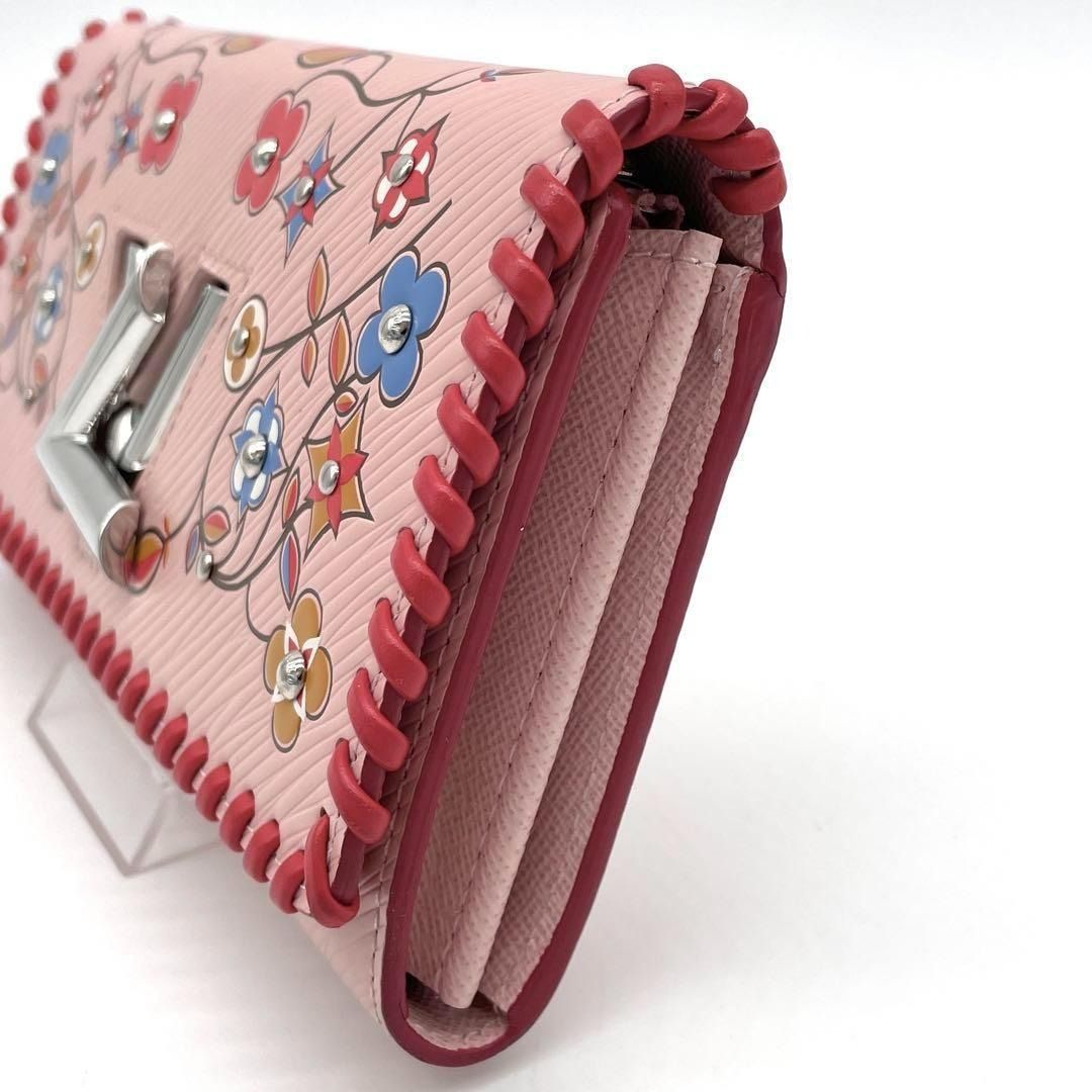 LOUIS VUITTON Portefeuille Flower Twist Wallet - More Than You Can Imagine