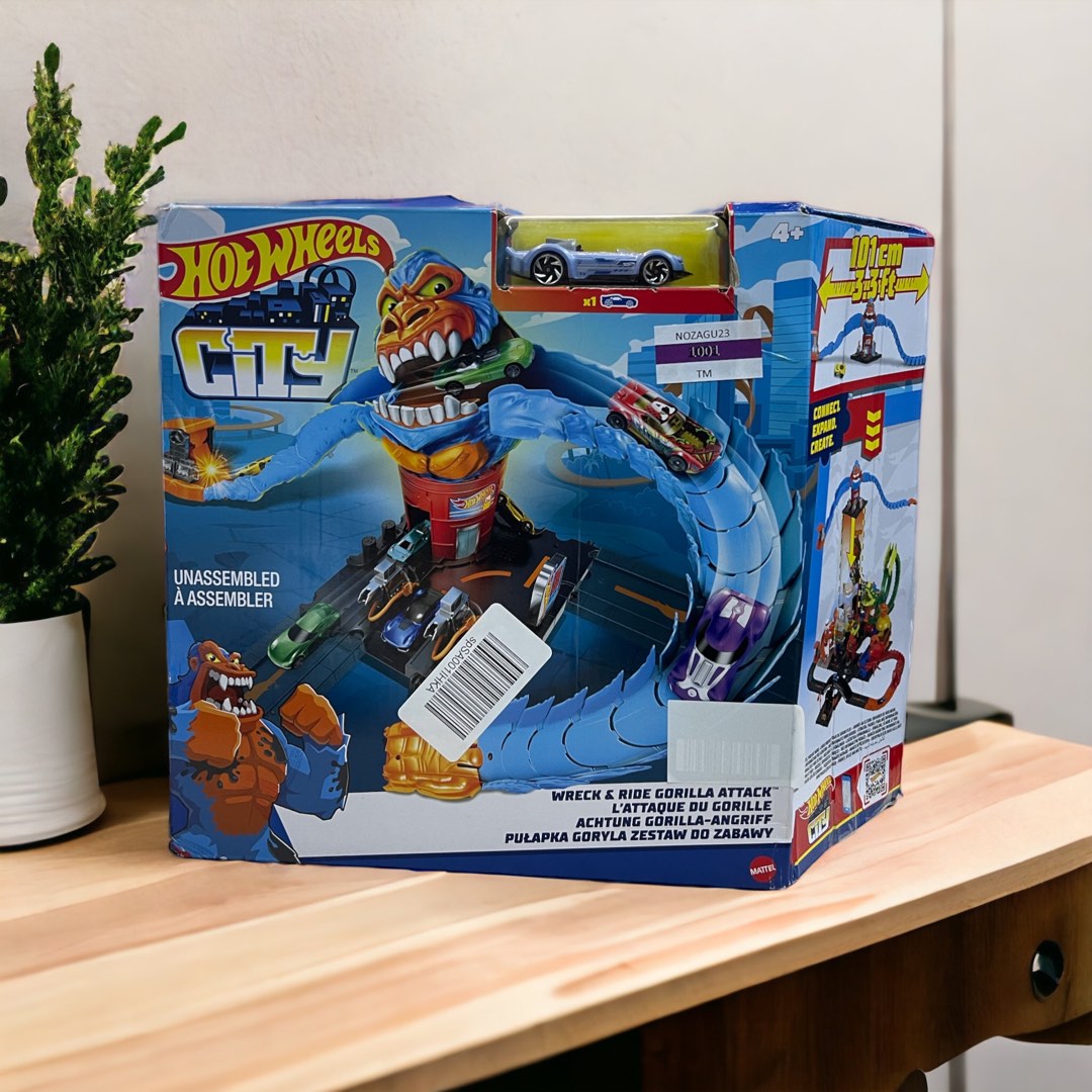 Hot Wheels City Wreck & Ride Gorilla Attack with 1 Car, Connects to Other Sets, Gas Station