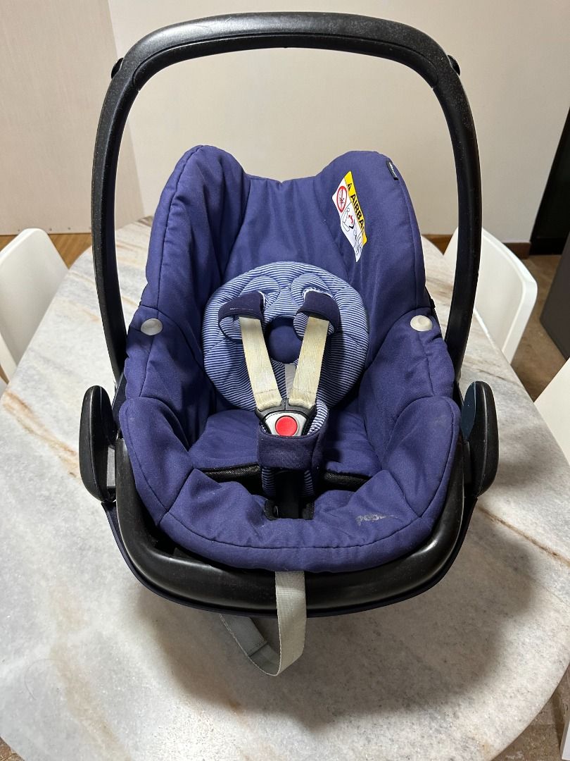 Maxi Cosi Pebble Car Seat with infant insert