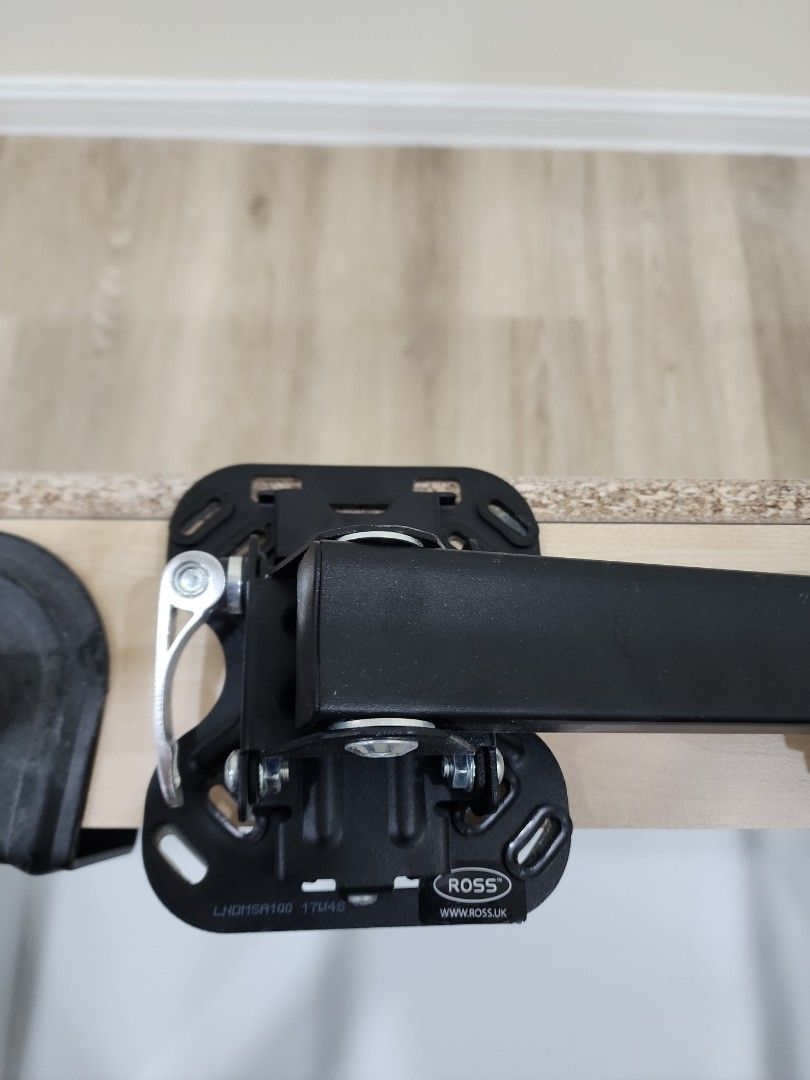 Monitor bracket (Category: Monitor Screens) located in Puchong. Submitted by brian6437299 (Listing ID 1258332105, Image 2). Description: .