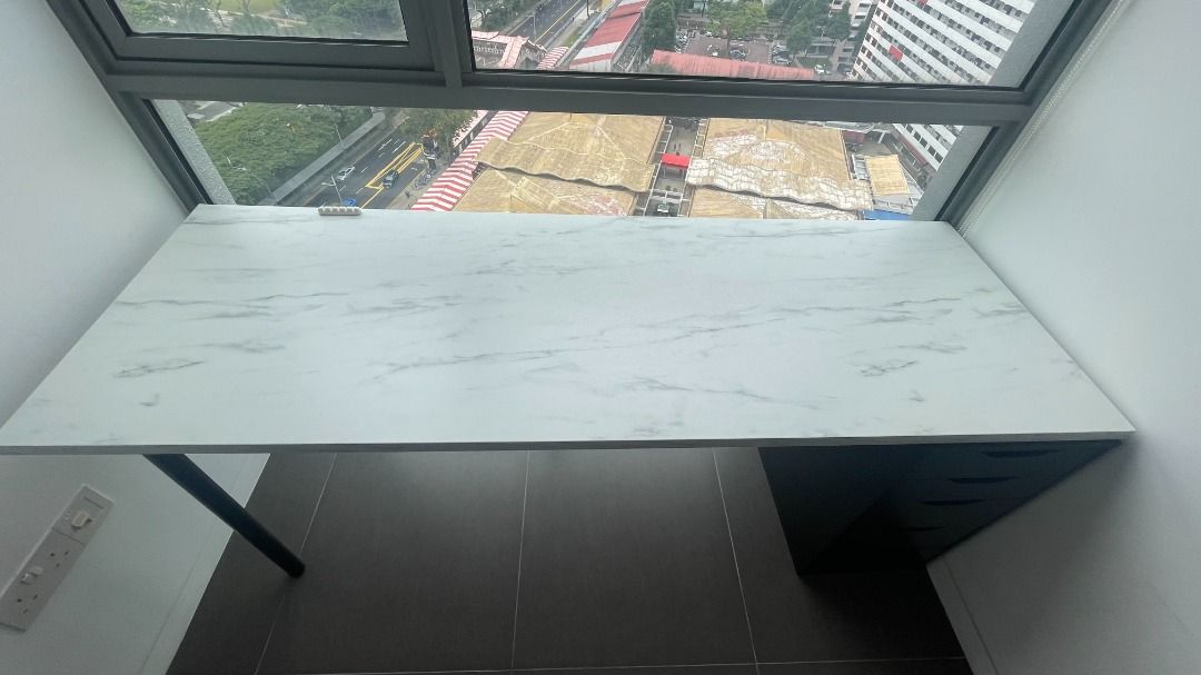 Ekbacken desk hot sale