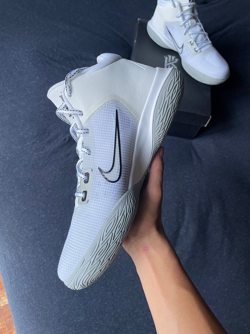 Kyrie 4 2025 metallic silver