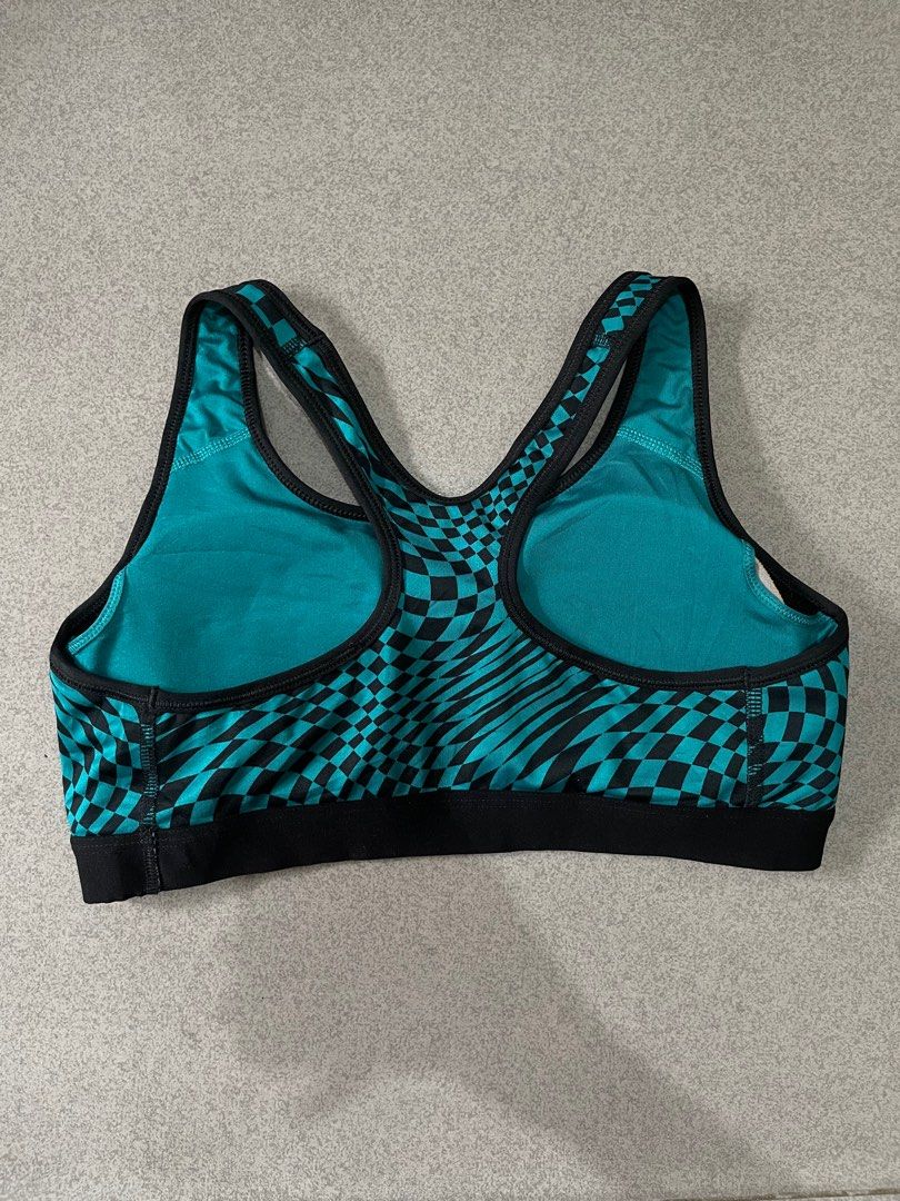 Nike Pro Sports Bra (Category: Activewear) located in Orani. Submitted by olshop2 (Listing ID 1258275388, Image 2). Description: Excellent Condition Size XL on tag but Can fit Large Padded With Padslots 3 sports Bra for 2k.
