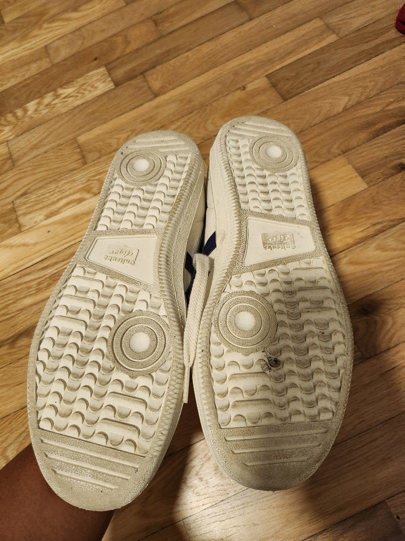 Onitsuka Tiger Shoes (Category: Sneakers) located in Singapore. Submitted by bbrmly (Listing ID 1258328148, Image 3). Description: I only wore this once. Impulsive purchase..