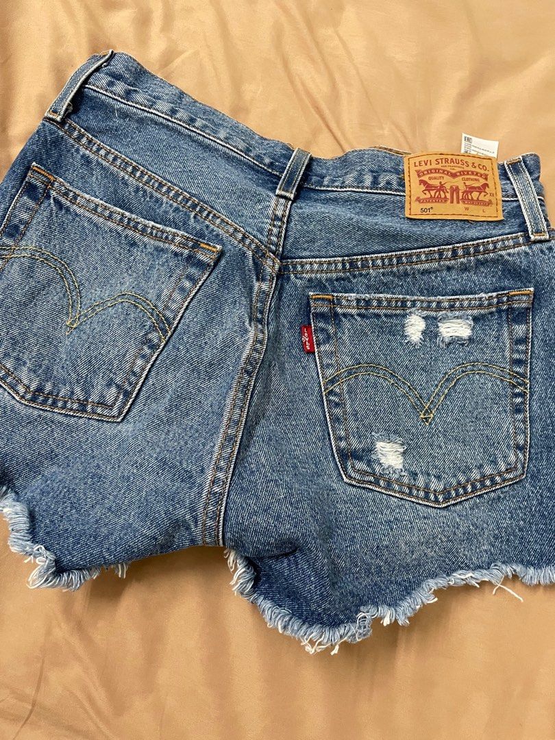 Vintage levi deals shorts womens