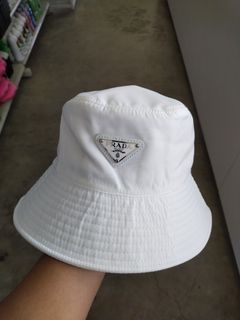 PRADA BUCKET HAT