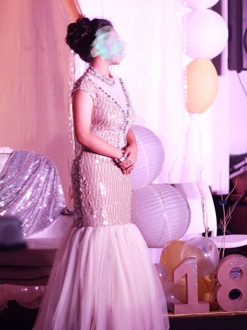 Mermaid dress hotsell with tulle bottom