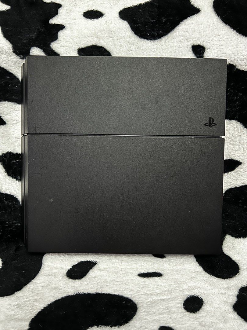 PS4 Phat 500GB w/ v2 controller and 3 games w/ DLC (Category: PlayStation) located in Quezon City. Submitted by hanscatsup (Listing ID 1258317351, Image 2). Description: For Sale PS4 Phat 500GB w/ v2 controller and 3 games w/ DLC Included Games: Dark Souls III: Fire Fades Edition (includes ashes of Ariandel DLC and the ringed city DLC) Bloodborne: The Old Hunters Edition (Includes The Old Hunters DLC) Metal Gear Solid V: Definitive Experience (in