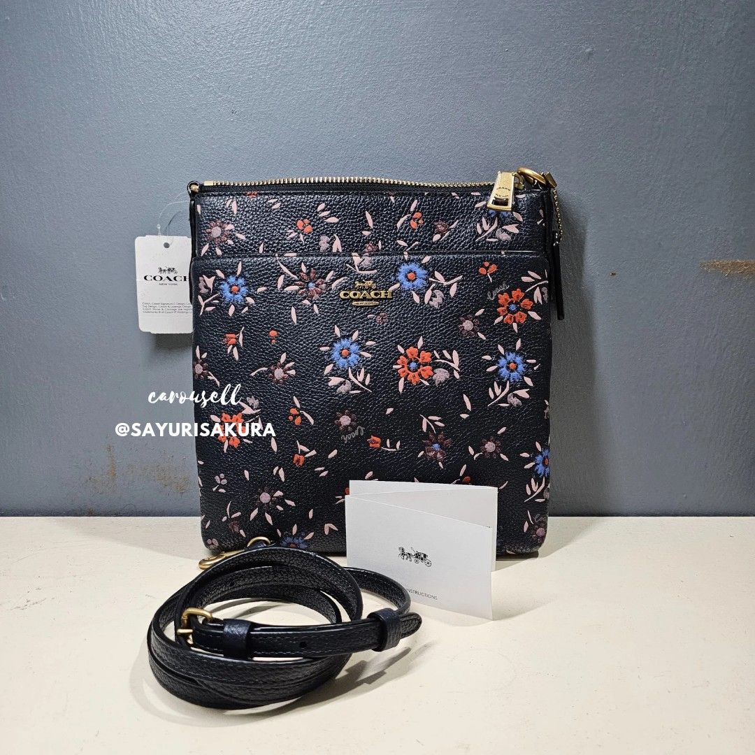 Kitt shop messenger crossbody
