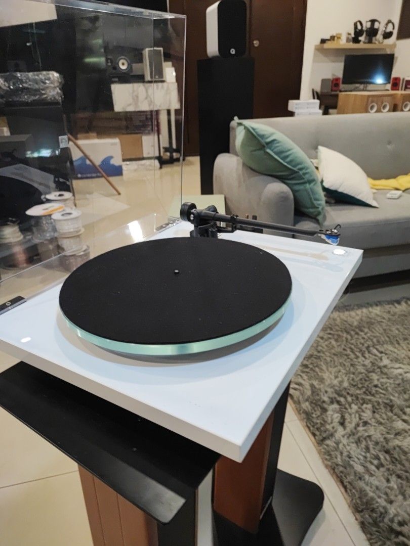 Rega Planar 3 Best Value Turntable (White Glossy Plinth) Elys 2 MM