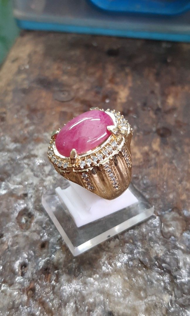 Ruby stone (Category: Jewelry) located in Singapore. Submitted by permataqolbu (Listing ID 1258241997, Image 1). Description: Ruby stone Ring alpaka size 20.
