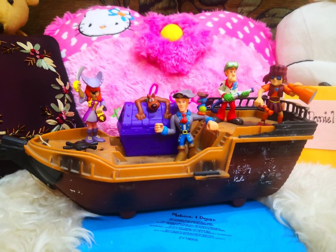 SET KAPAL & SCOOBYDOO PIRATES FIGURE, Hobbies & Toys, Toys & Games on Carousell