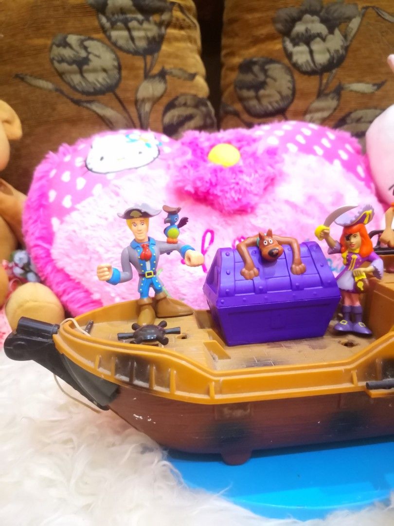 SET KAPAL & SCOOBYDOO PIRATES FIGURE, Hobbies & Toys, Toys & Games on Carousell