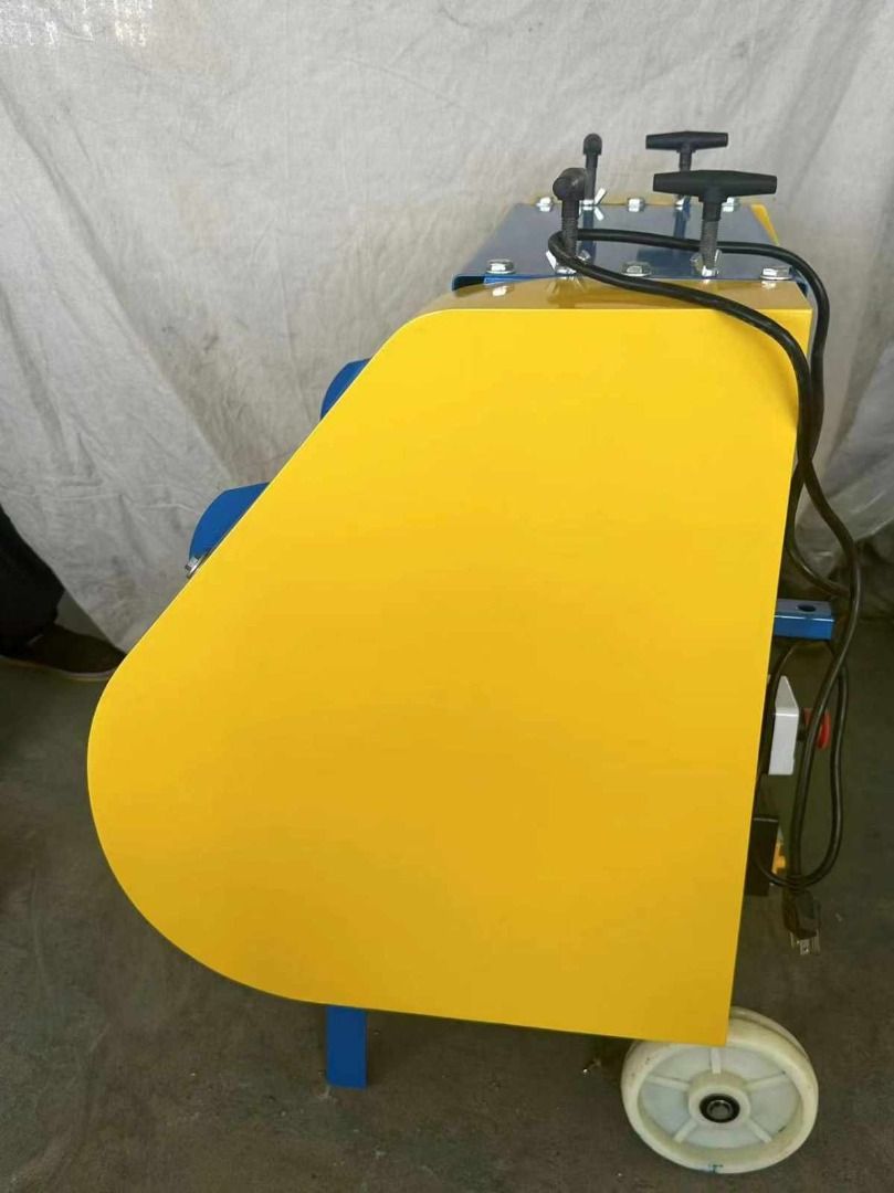 Single Blade Cable Wire Stripper (Category: Construction Tools & Equipment) located in Aroroy. Submitted by 09307311069 (Listing ID 1258297326, Image 2). Description: Name: Wire stripping machine single blade Model: V-KOF Cable diameter: 1.5~55mm Power: 2.2kW Capacity: 30m/min Net weight: 110kg Machine size: 760*640*920mm Voltage: 1 phase.