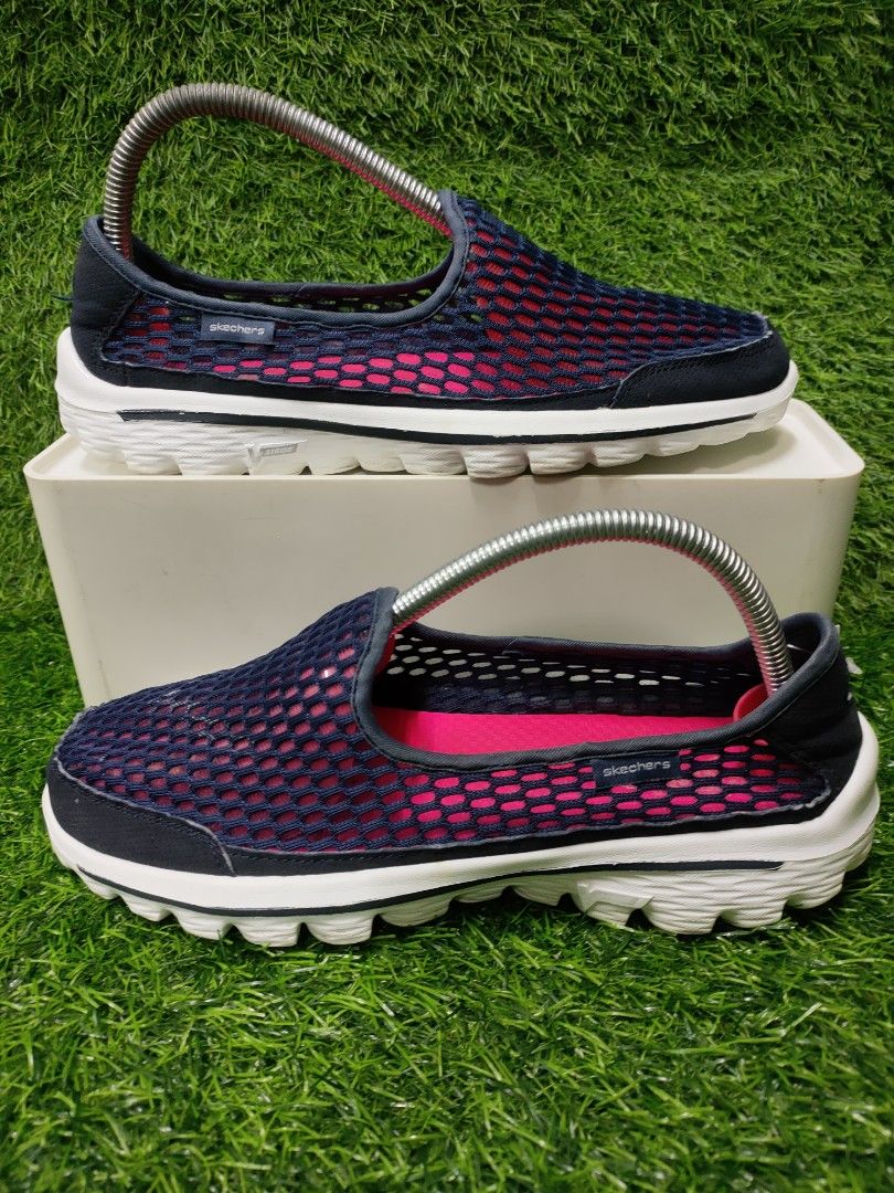 SKECHERS SLIP ON 6UK Women s Fashion Footwear Sneakers on Carousell