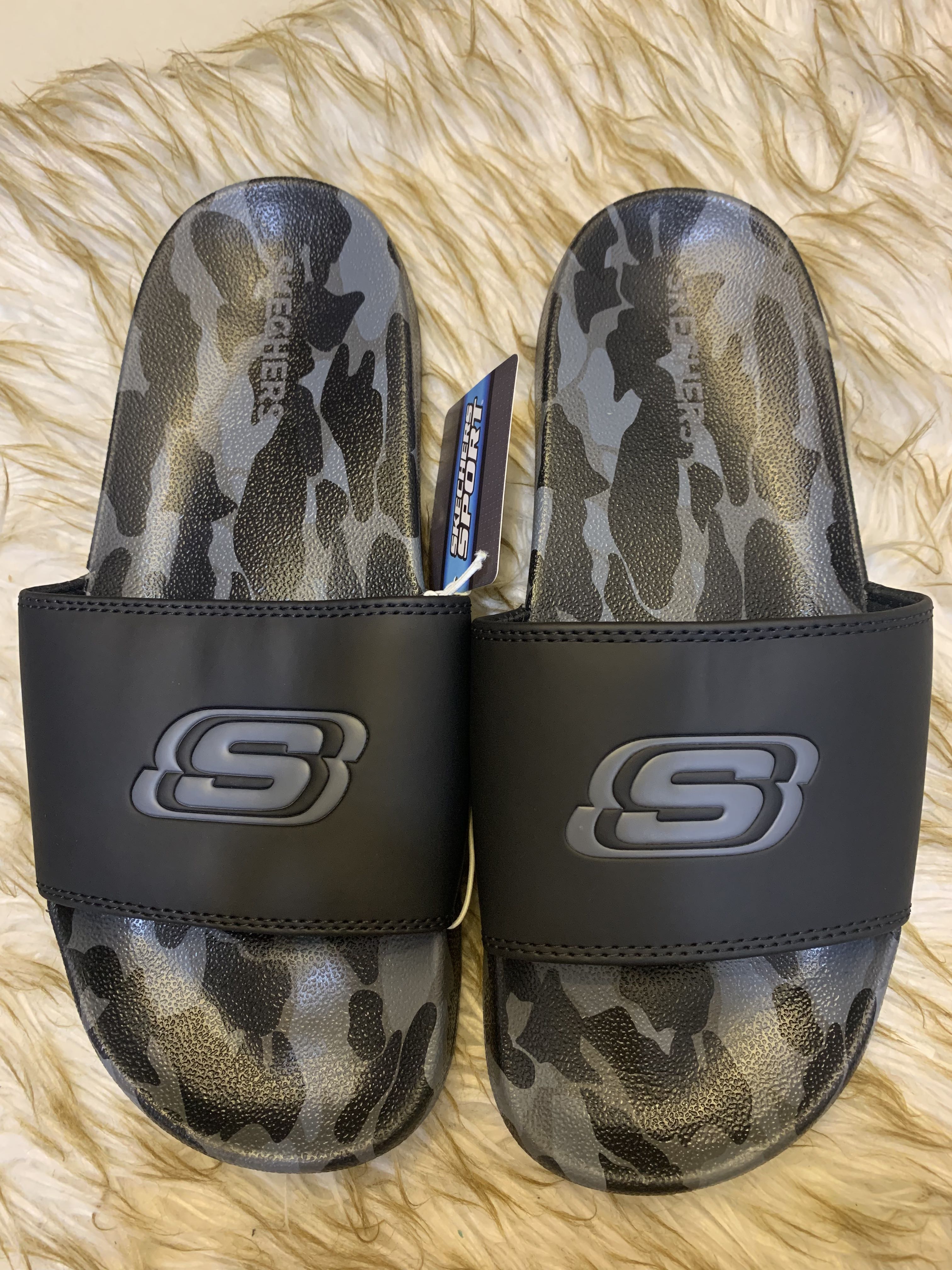 Skechers slippers hot sale mens silver