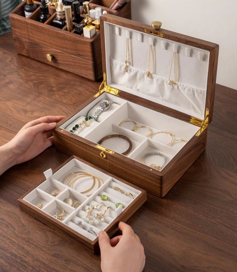 Watch and shop jewelry organizer