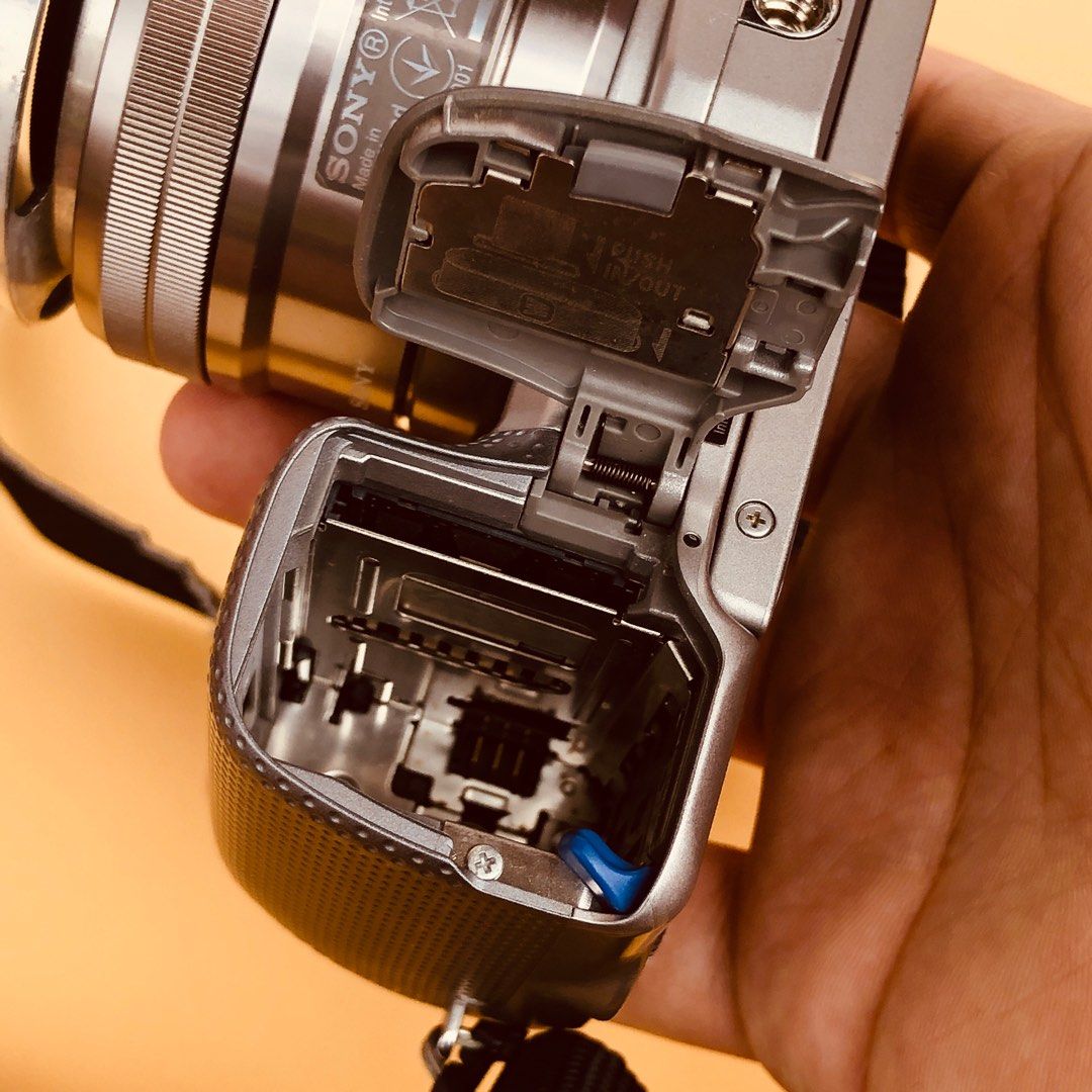 Sony Alpha NEX5R Mirrorless Interchangeable lens camera, Photography, Cameras on Carousell