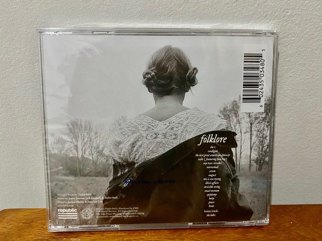 the "in the trees" edition deluxe cd(ONHAND) (Category: CDs & DVDs) located in Manila. Submitted by shop.oclock (Listing ID 1255151465, Image 1). Description: TS folklore ALBUM each deluxe cd album includes: 16 songs + bonus song "the lakes" 1 of 8 unique, collectible covers 1 of 8 unique, collectible back covers 1 of 8 unique disc photos 1 of 8 collectible album lyric booklets (each version contains 5 unique photos and artwork) Note •Sealed •Aut