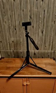 Tirpod stand with bluetooth shutter