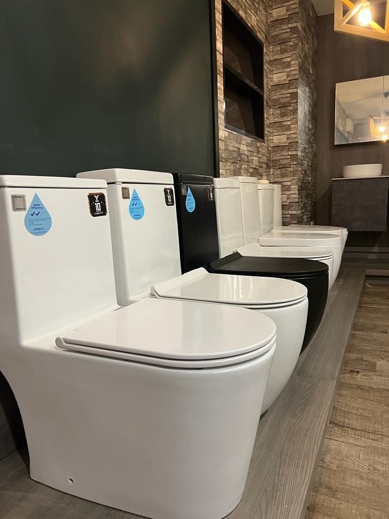 Toilet bowl Moving Sale !!, Furniture & Home Living, Bathroom & Kitchen Fixtures on Carousell