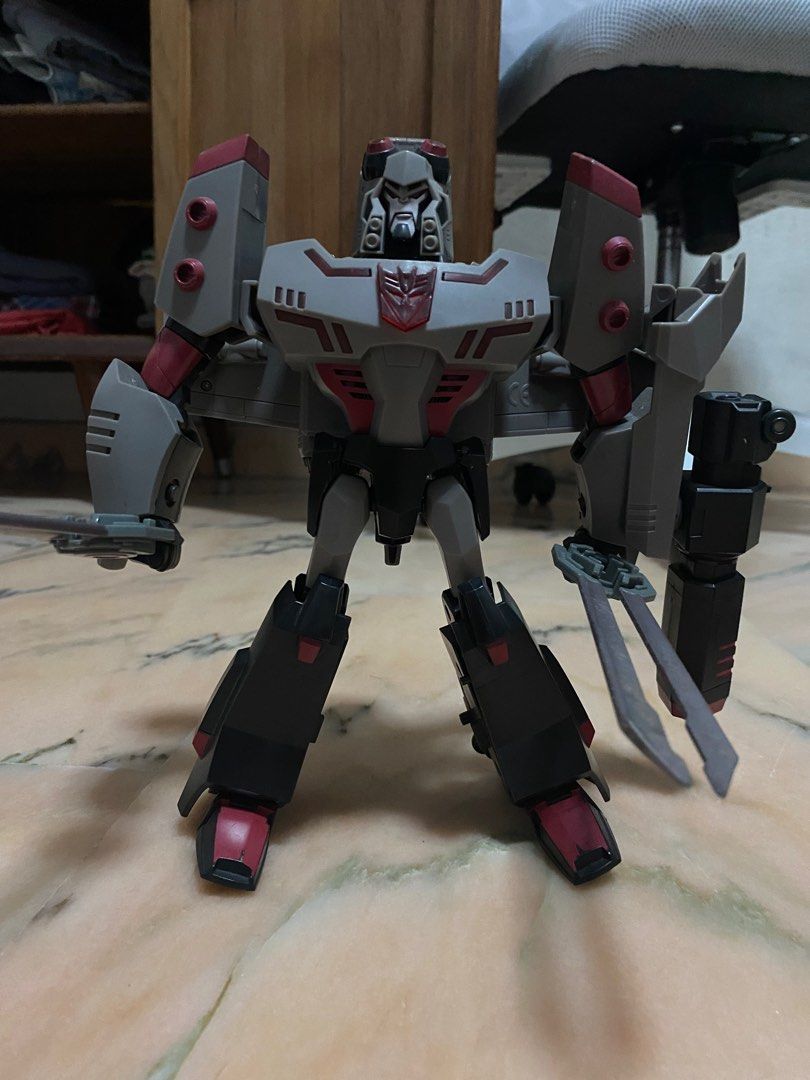 Transformers (Category: Toy Figures) located in Singapore. Submitted by xixist (Listing ID 1258324095, Image 1). Description: .