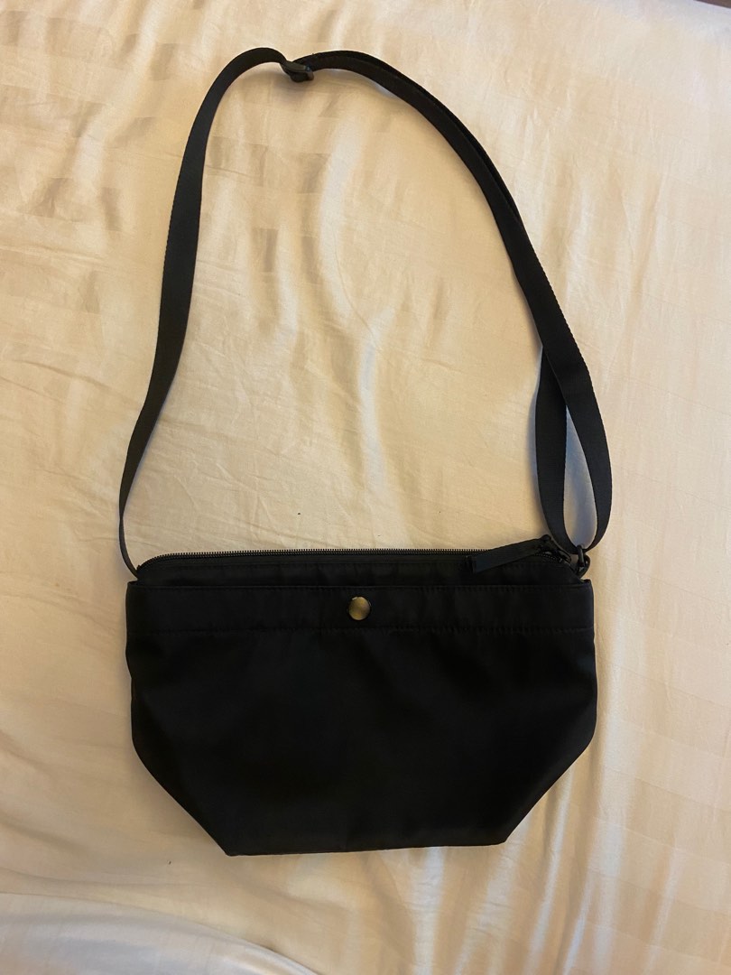 Uniqlo sling hot sale