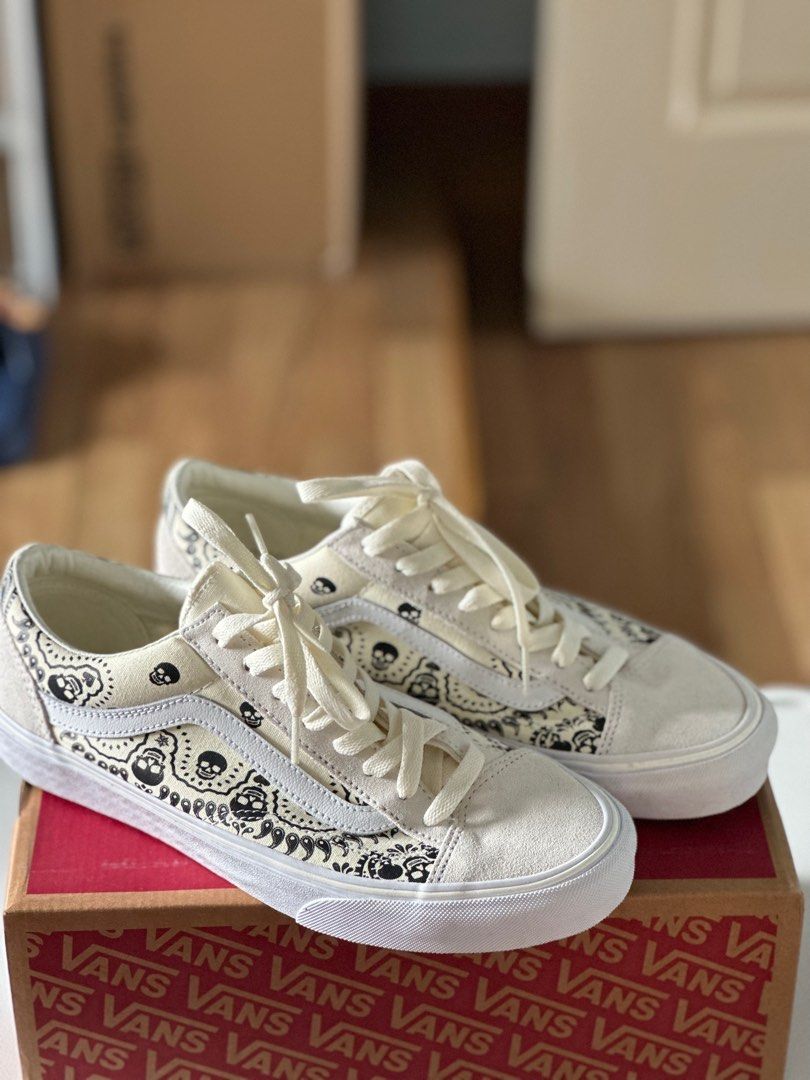 Tampines on sale 1 vans