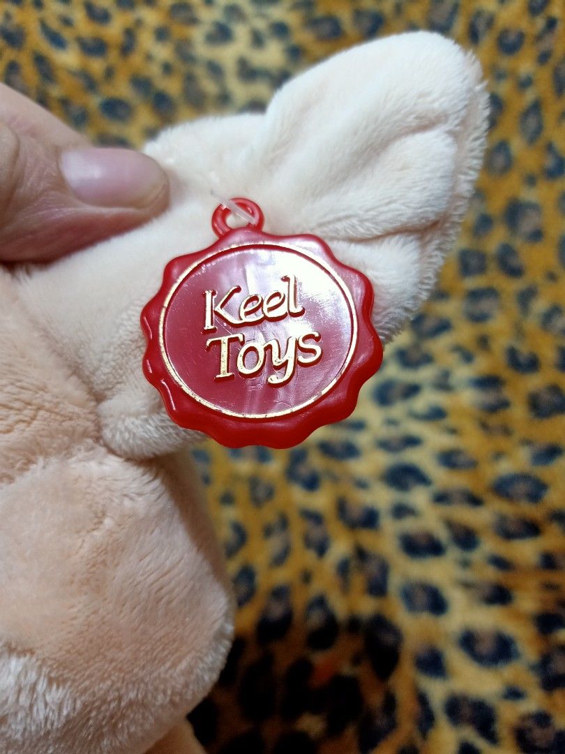 Keel toys shop pig