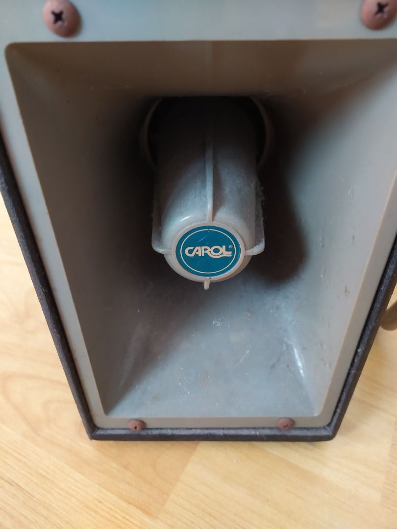 Portable announcement speaker outlet