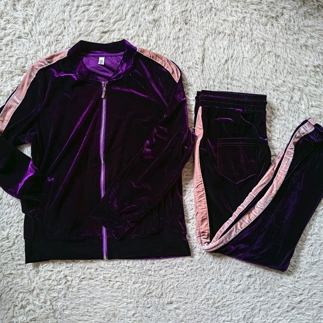Violet velvet tracksuit (M) (Category: Activewear) located in Baguio. Submitted by kacijom (Listing ID 1258325023, Image 1). Description: •Violet velvet tracksuit •Size M •10/10 malamig fabric sa loob.