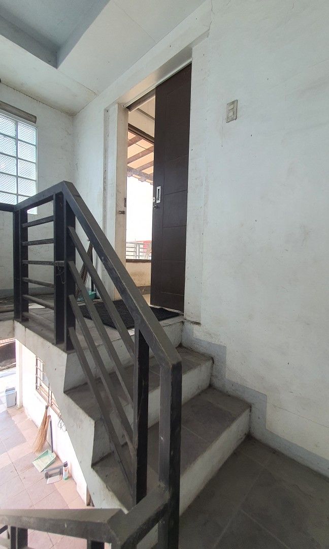 3STOREY 7BEDROOM HOUSE & LOT FOR SALE IN WAWA, TAGUIG CITY, Property