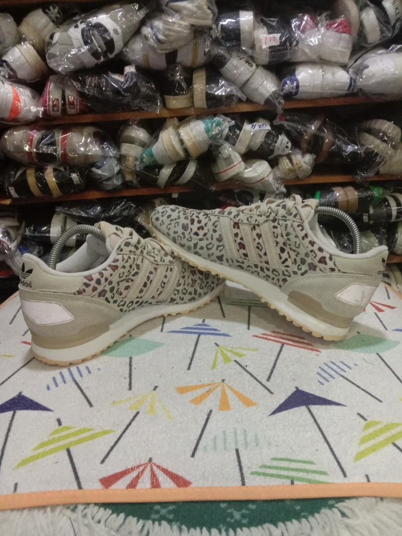 7.5 uk kasut adidas zx 700 Women s Fashion Footwear Sneakers on Carousell