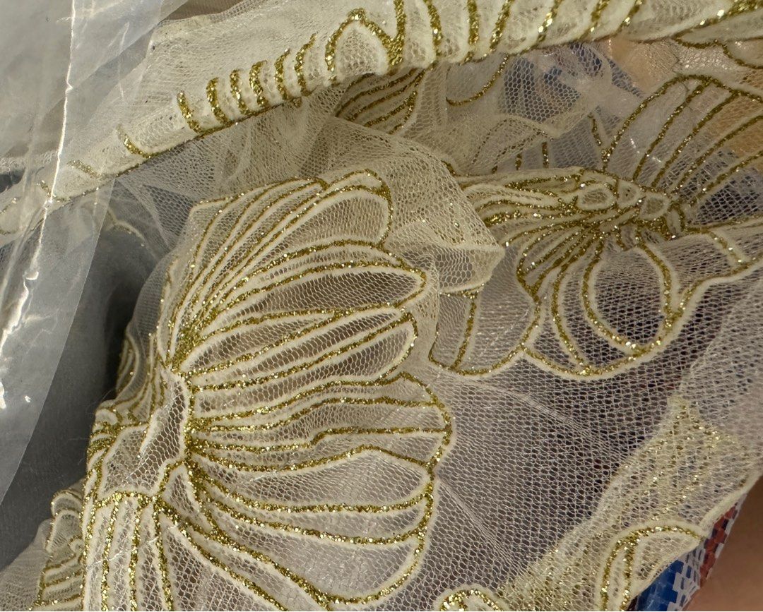 晚裝 晚禮服 evening gown 綁帶款 （分類：晚裝）位於 Hong Kong。 由 waiyaaaaa 提交（商品編號 1258439343，圖片 3）。簡介： 全新冇着過出街 S-M size 綁帶款～ 約 胸：83cm 腰：66cm 。