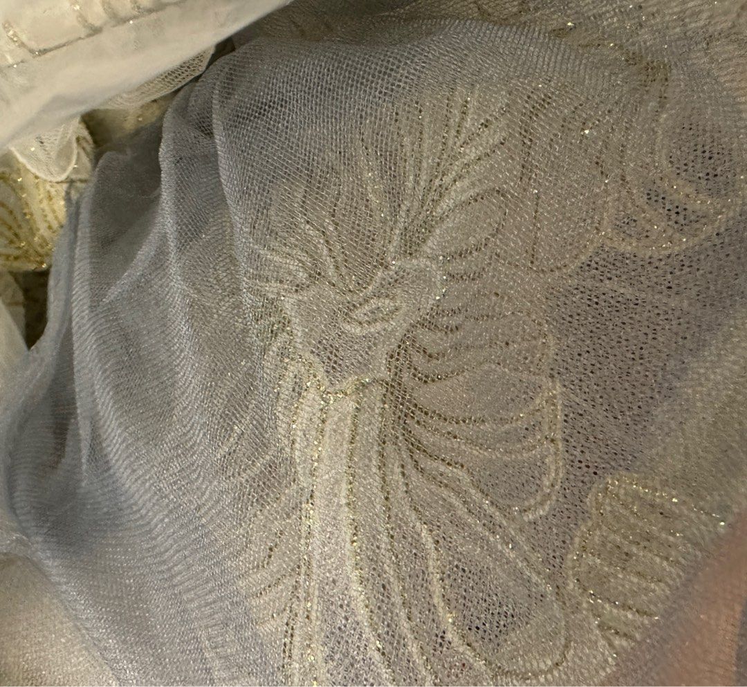 晚裝 晚禮服 evening gown 綁帶款 （分類：晚裝）位於 Hong Kong。 由 waiyaaaaa 提交（商品編號 1258439343，圖片 4）。簡介： 全新冇着過出街 S-M size 綁帶款～ 約 胸：83cm 腰：66cm 。