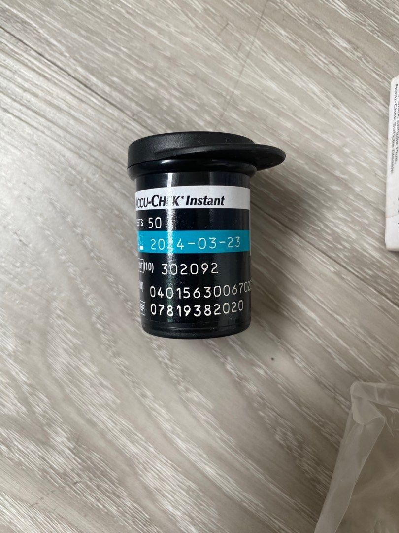 Accu Chek Blood Glucose Device, Health & Nutrition, Health Monitors