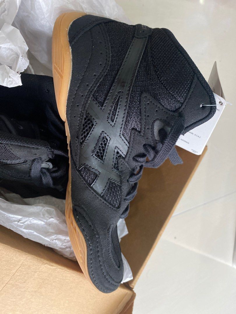ASICS Sports shoes Women s Fashion Footwear Sneakers on Carousell
