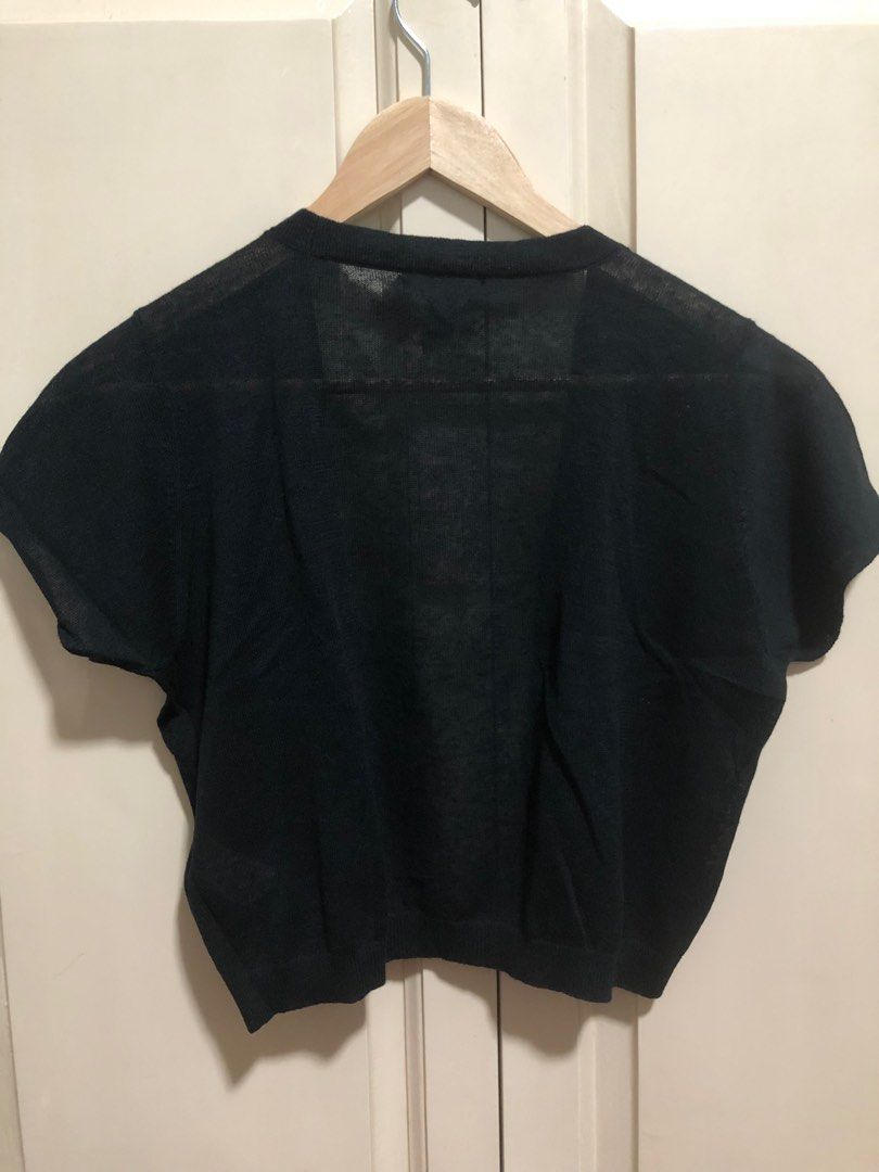 Banana Republic black shrug (Category: Coats, Jackets and Outerwear) located in Mandaluyong City. Submitted by applebss (Listing ID 1258456320, Image 2). Description: Banana republic short black knit shrug. Brand new,still with tag. Bought in US for $39.99. Size Petite XS ,will fit uP to size S.
