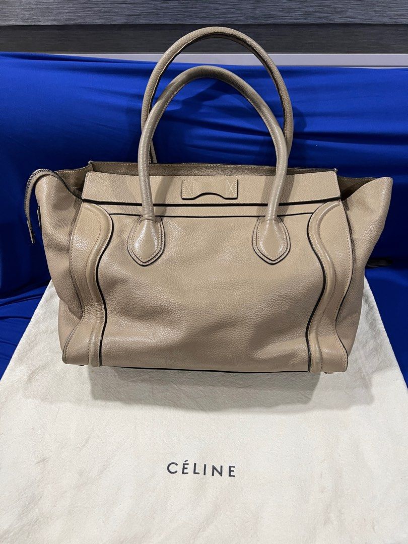 Celine Phantom in Sand (Category: Luxury Bags & Wallets) located in Quezon City. Submitted by jumpystreet (Listing ID 1256738104, Image 2). Description: Celine Phantom Sand Color with cards and dustbag .